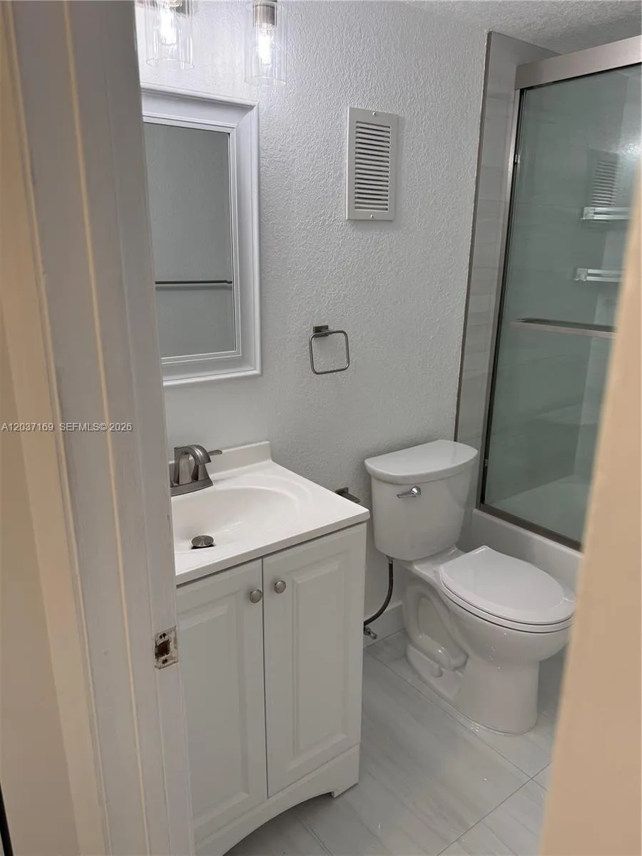 2nd Bathroom