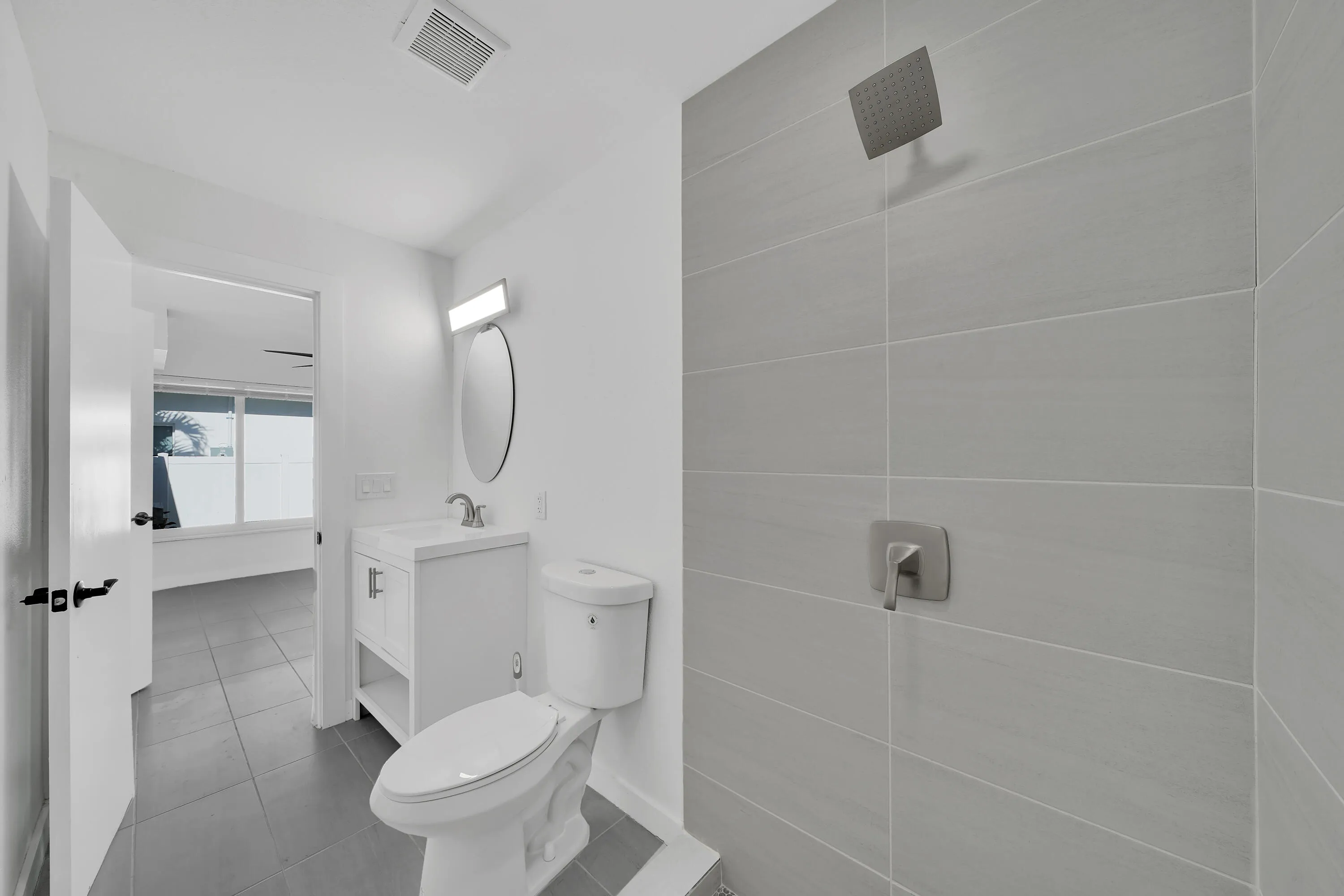 12 Master Bathroom (2)