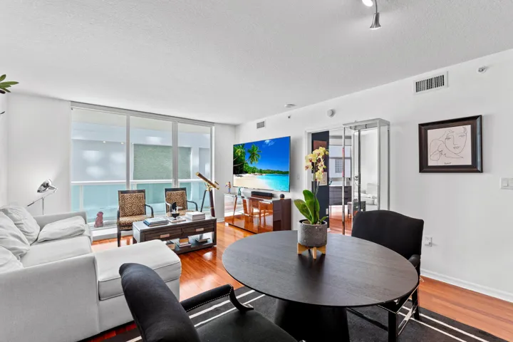 13-web-or-mls-A7402298