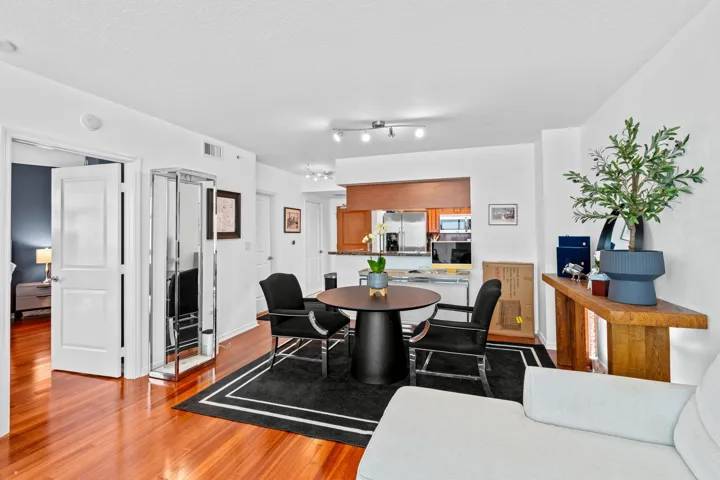 8-web-or-mls-A7402310