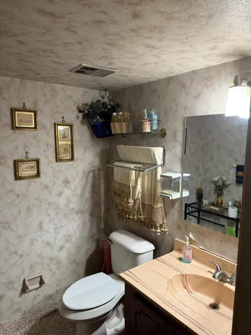 Half Badroom 1st Floor