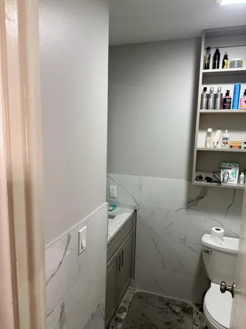 Guest Bathroom 3