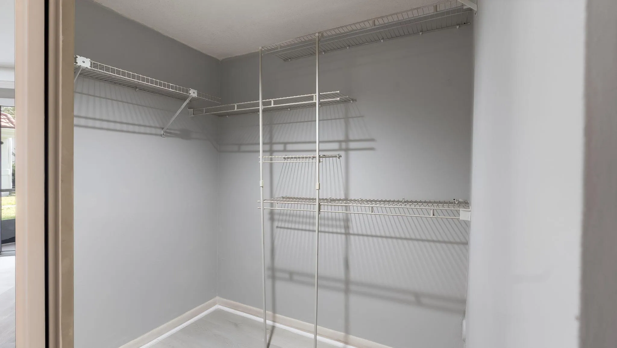 Wal in Closet