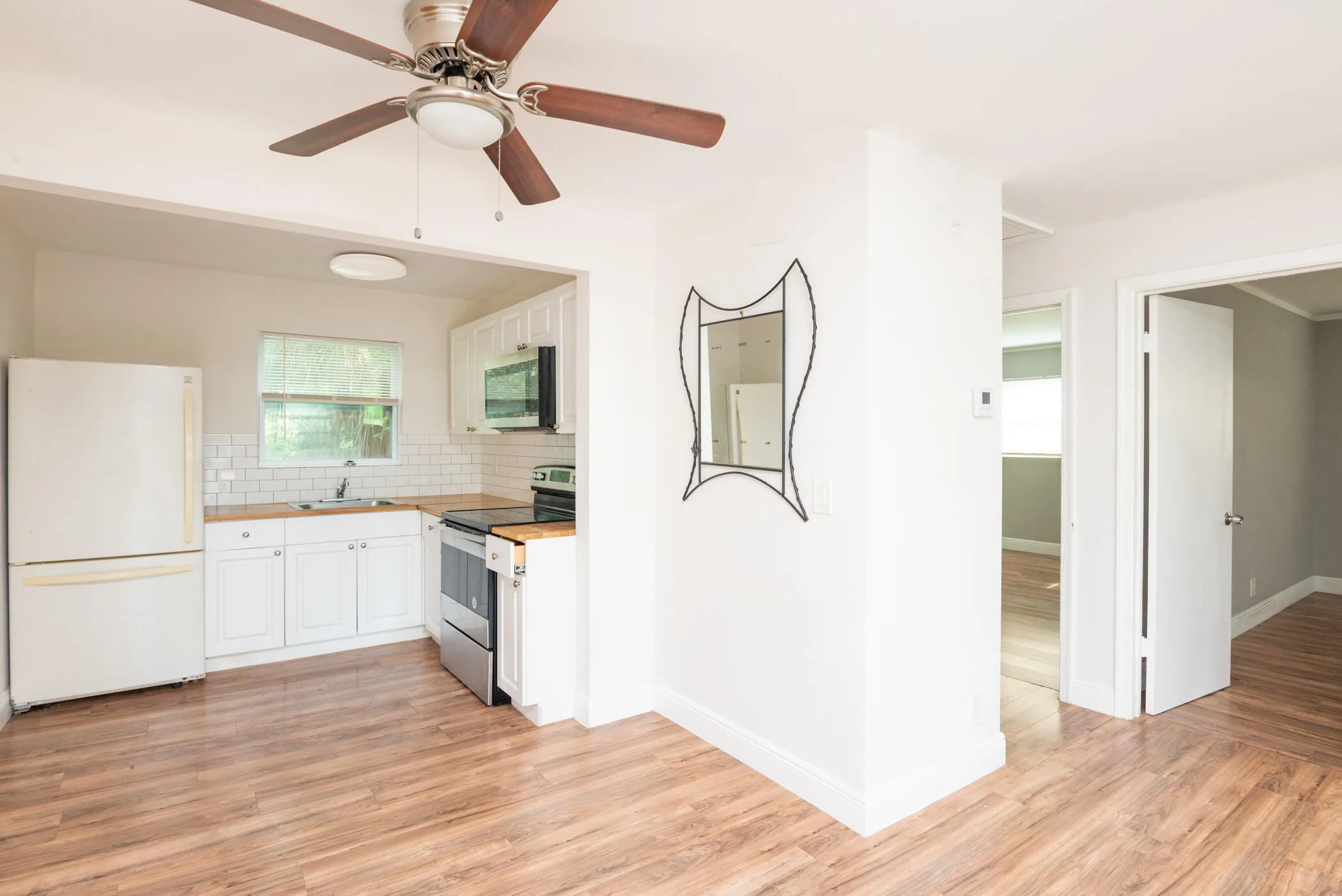 © Clark-715 N Swinton Ave. 2b-003