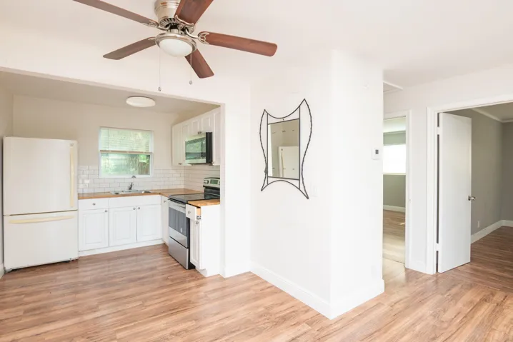 © Clark-715 N Swinton Ave. 2b-003