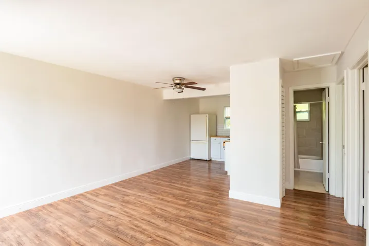 © Clark-715 N Swinton Ave. 2b-002