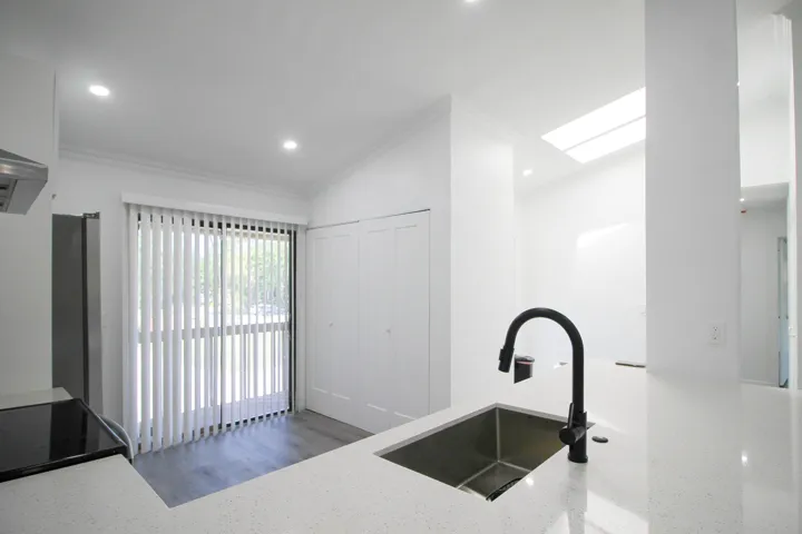 Kitchen/Breakfast area/Foyer