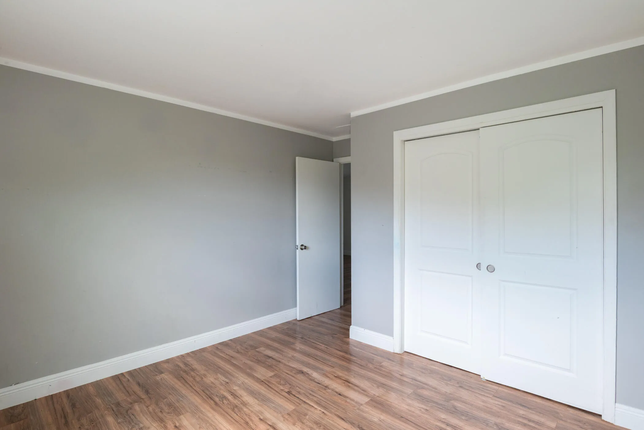 © Clark-715 N Swinton Ave. 2b-008