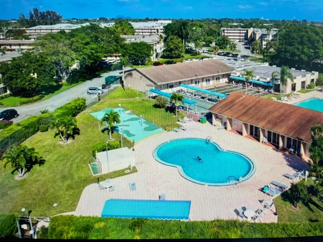 Pools Lakeside Village