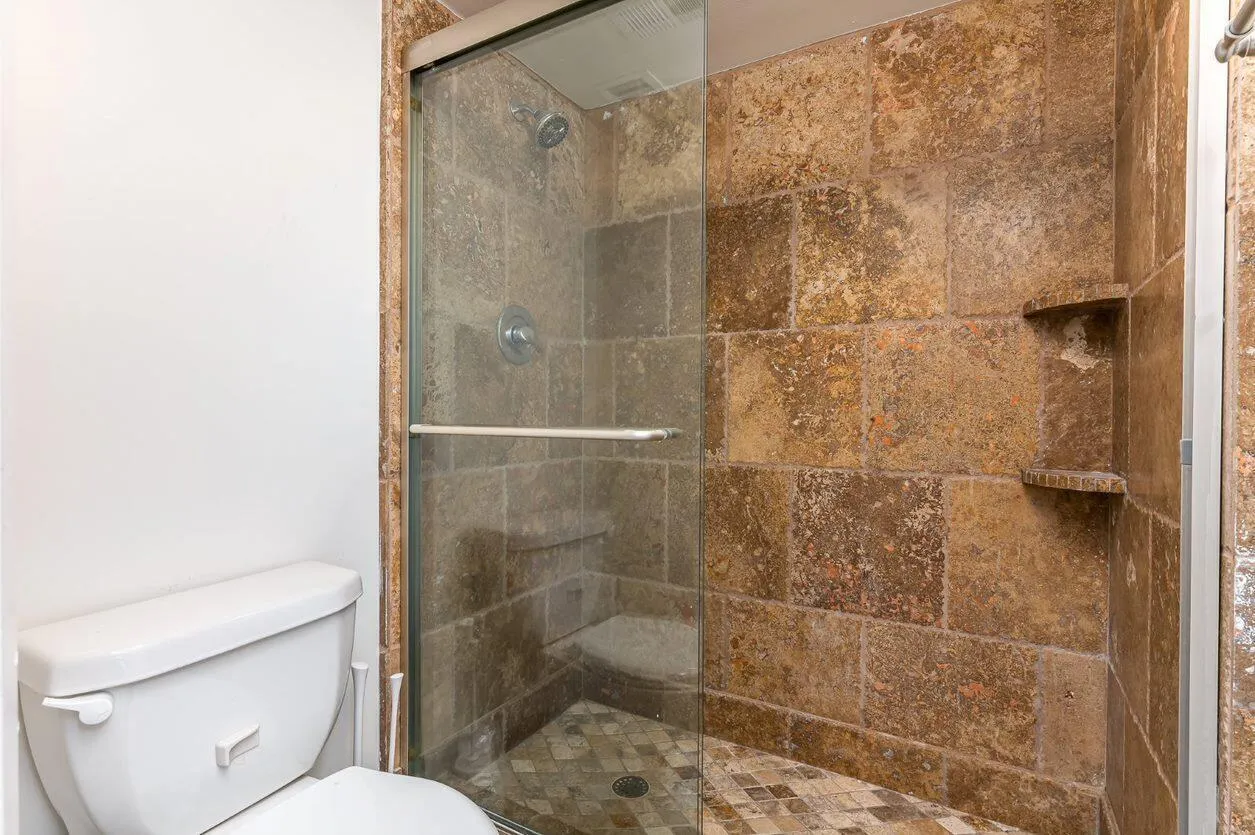 E309 Bathroom