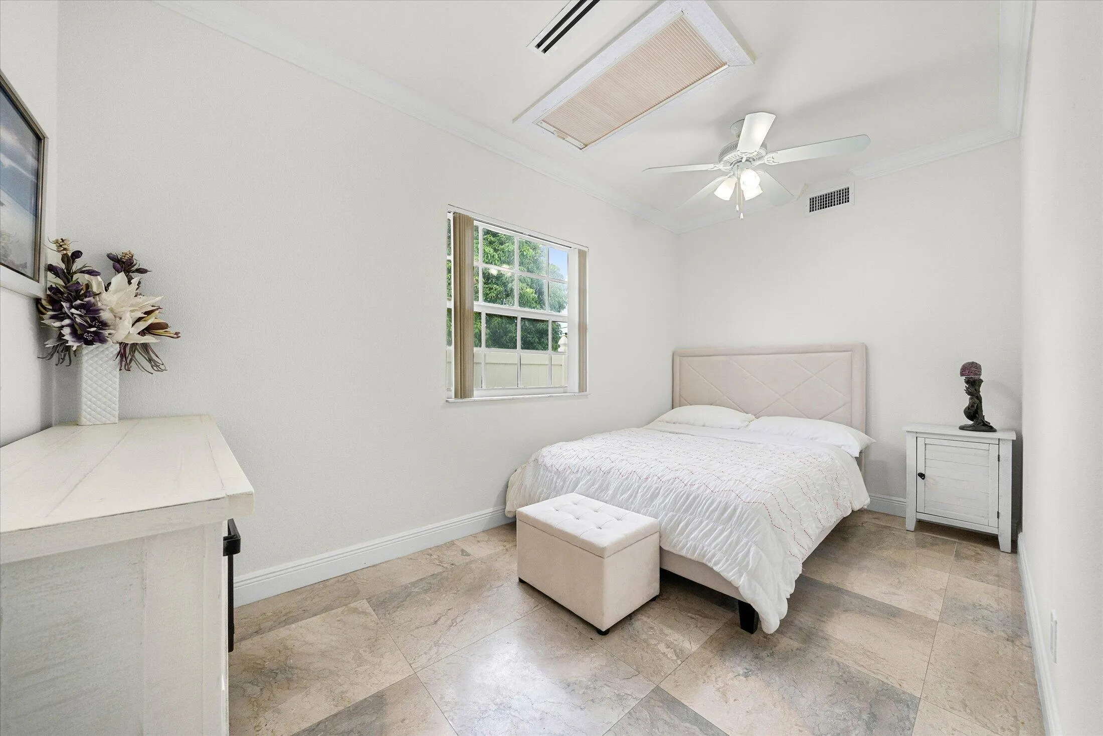 Den/bedroom or office