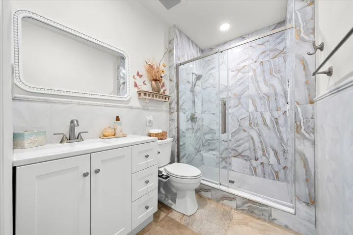 Full bathroom first floor