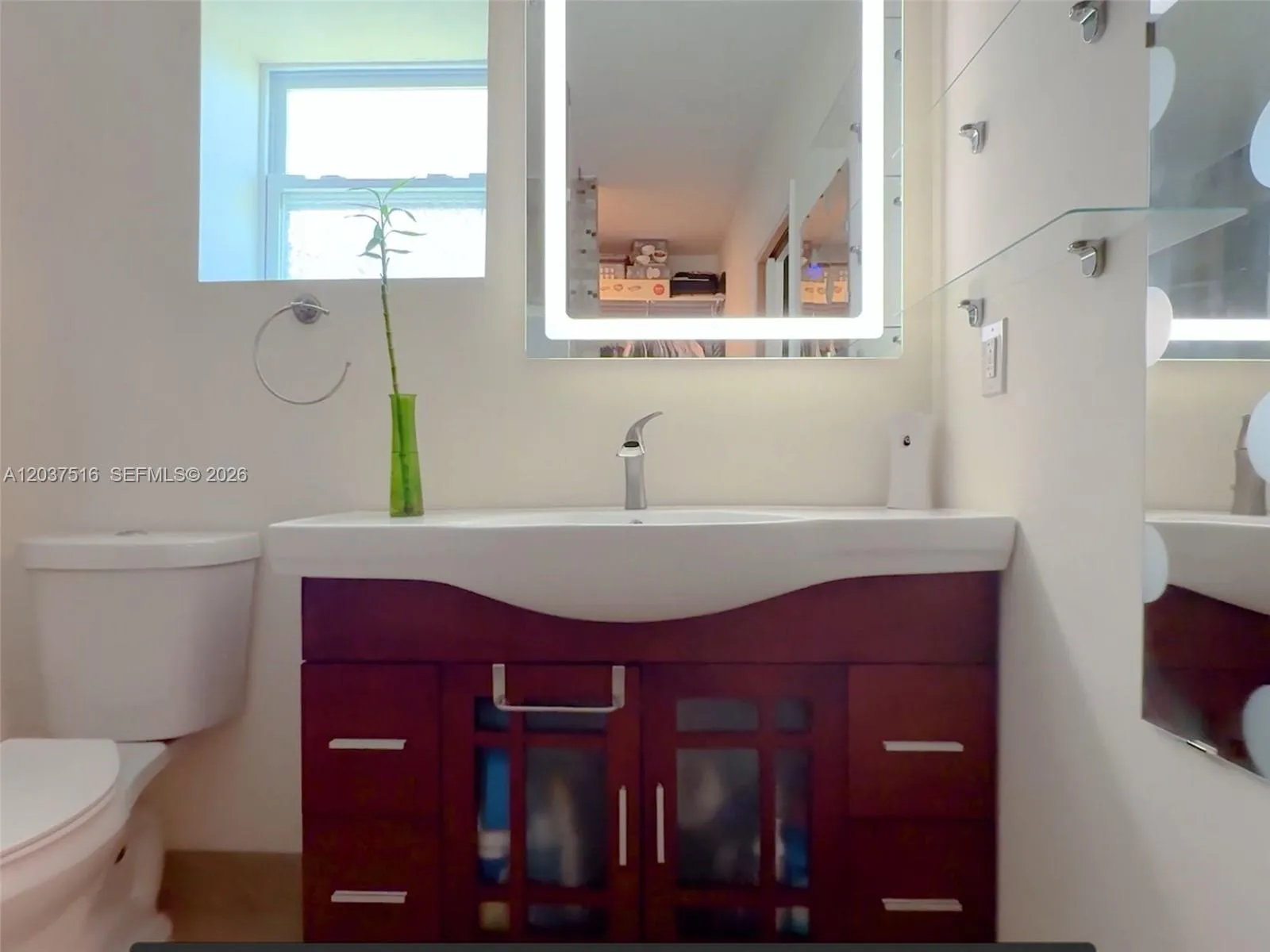 Master bathroom 2/ second primary