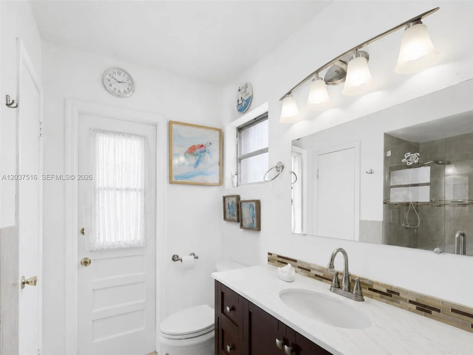 Master bathroom 1