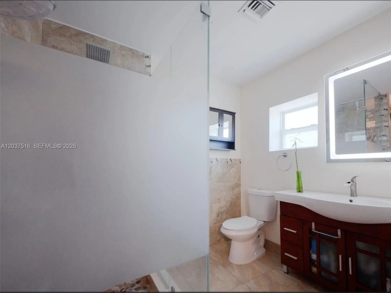 Master bathroom 2/ second primary