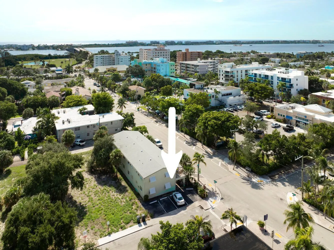 220 Lucerne Ave Unit 1 Lake-large-009-0