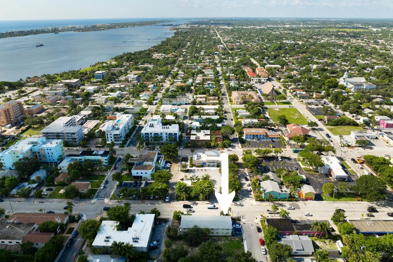220 Lucerne Ave Unit 1 Lake-large-004-0
