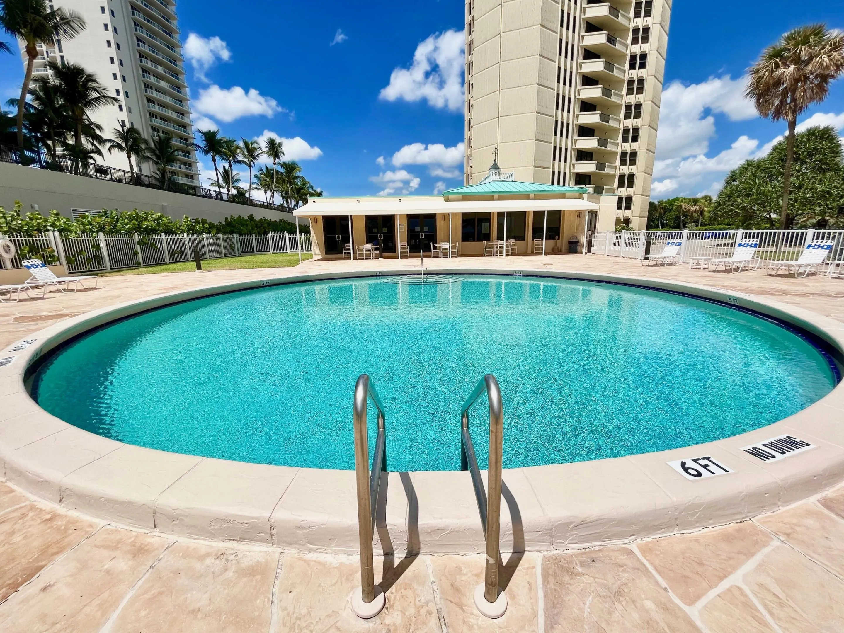 HeATED CIRCULAR POOL