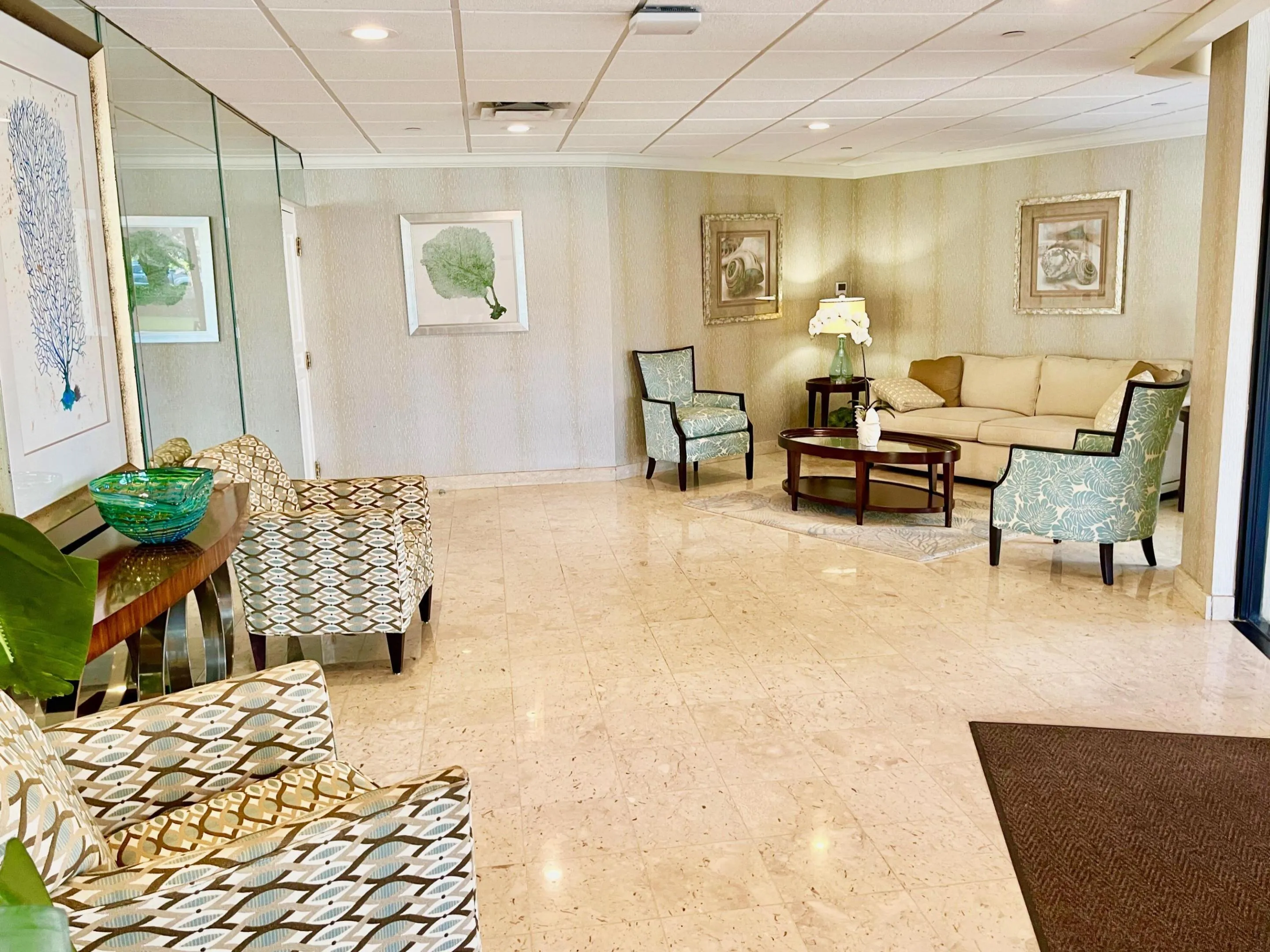 LOBBY SEATING AREA