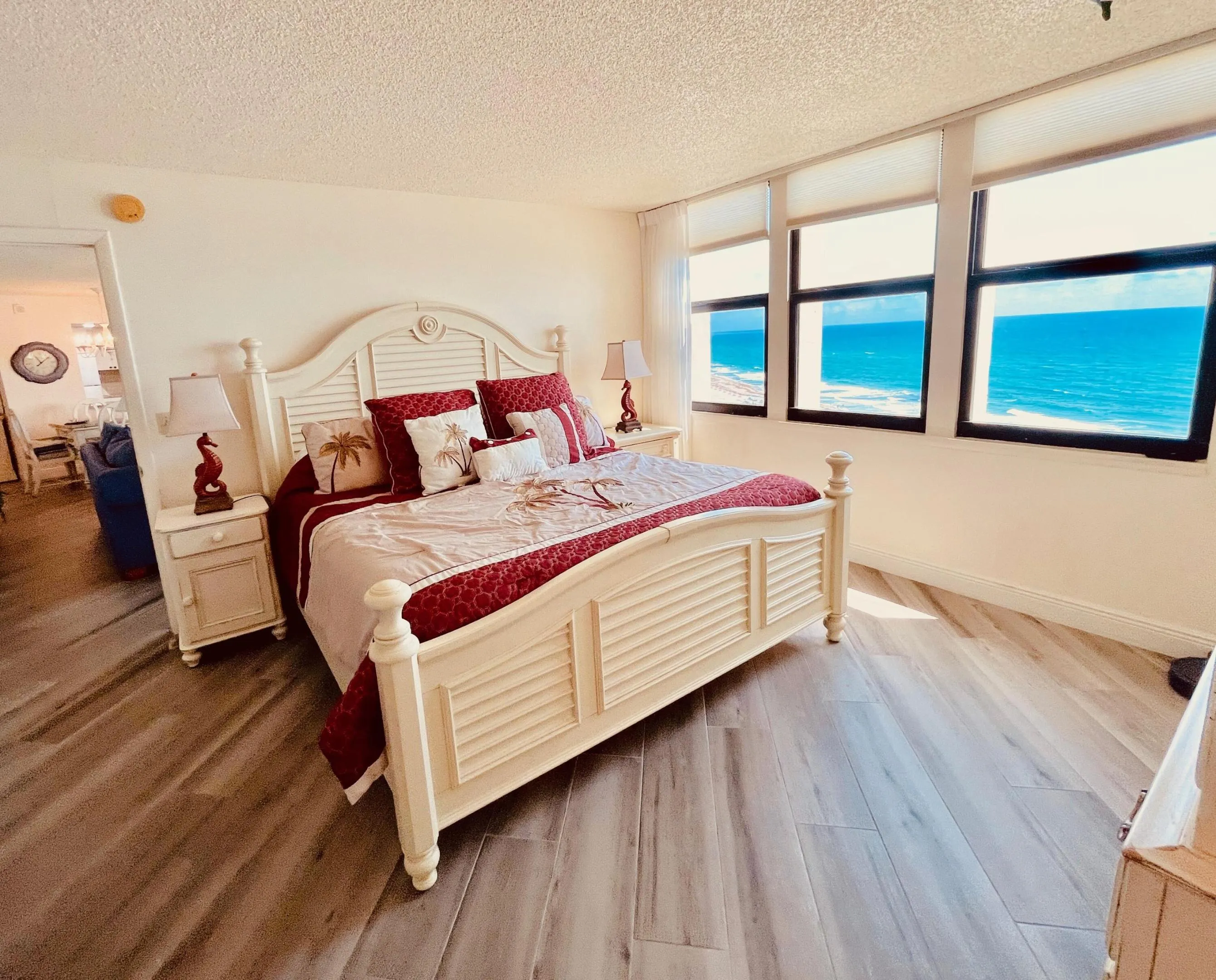 MASTER BR KING BED