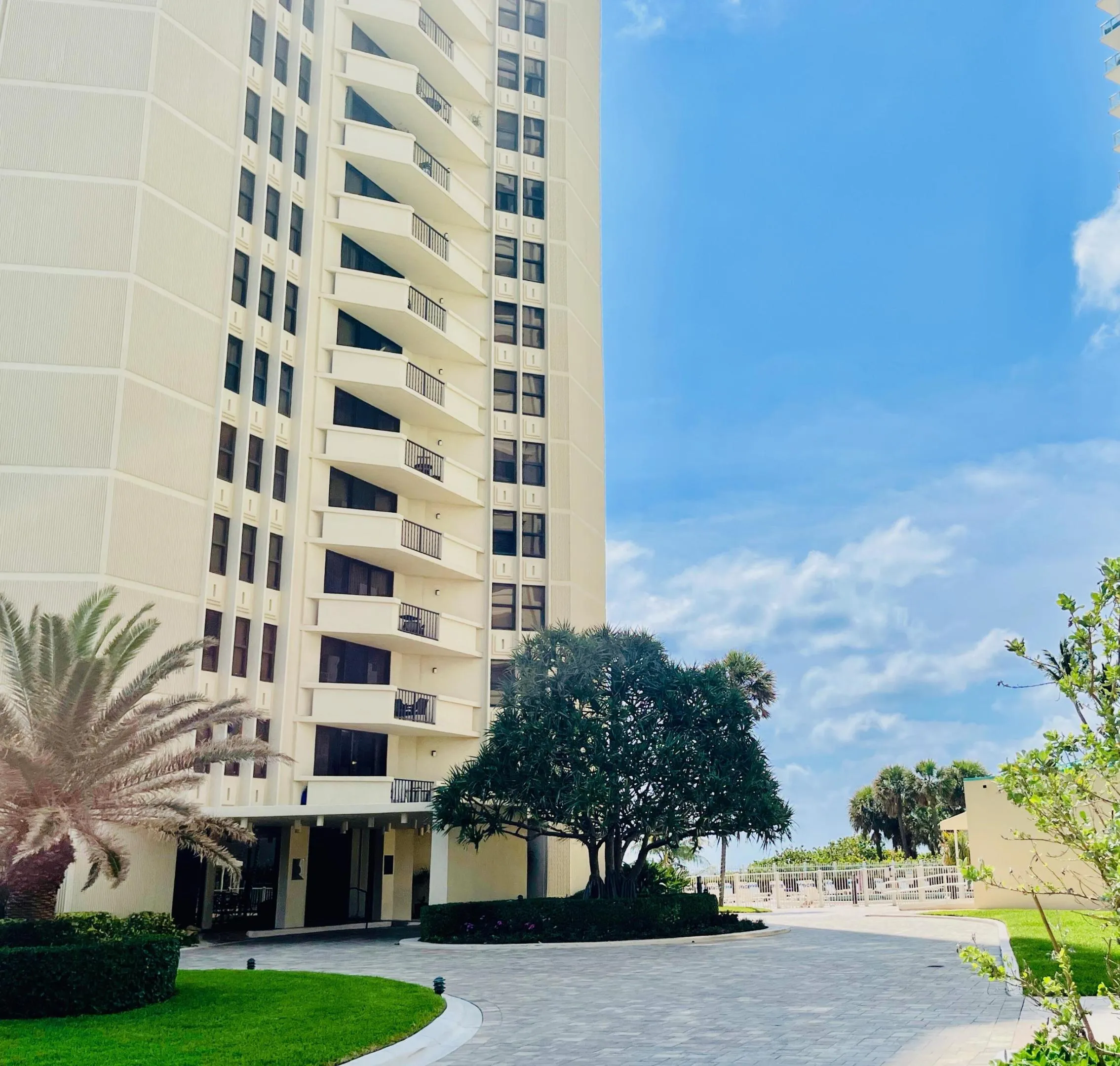 LOBBY DRIVEWAY
