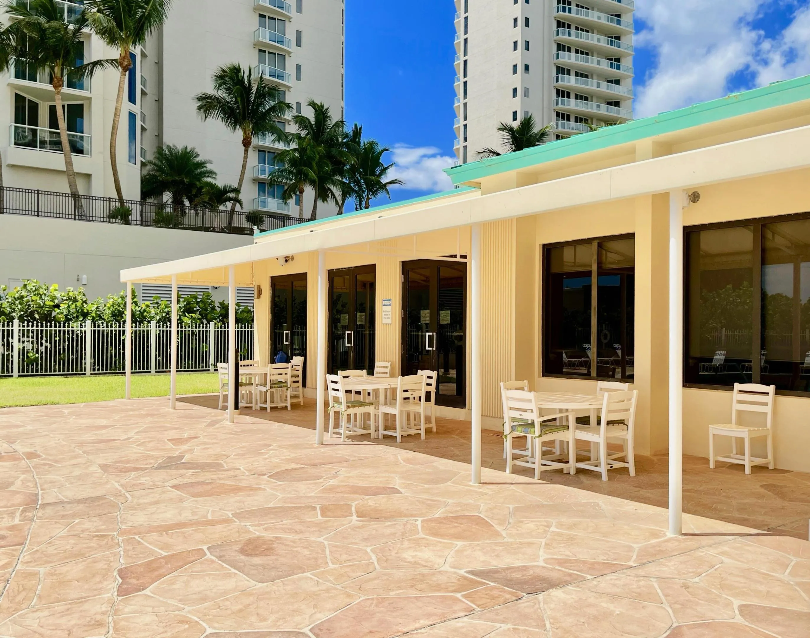 OUTDOOR SEATING BY POOL