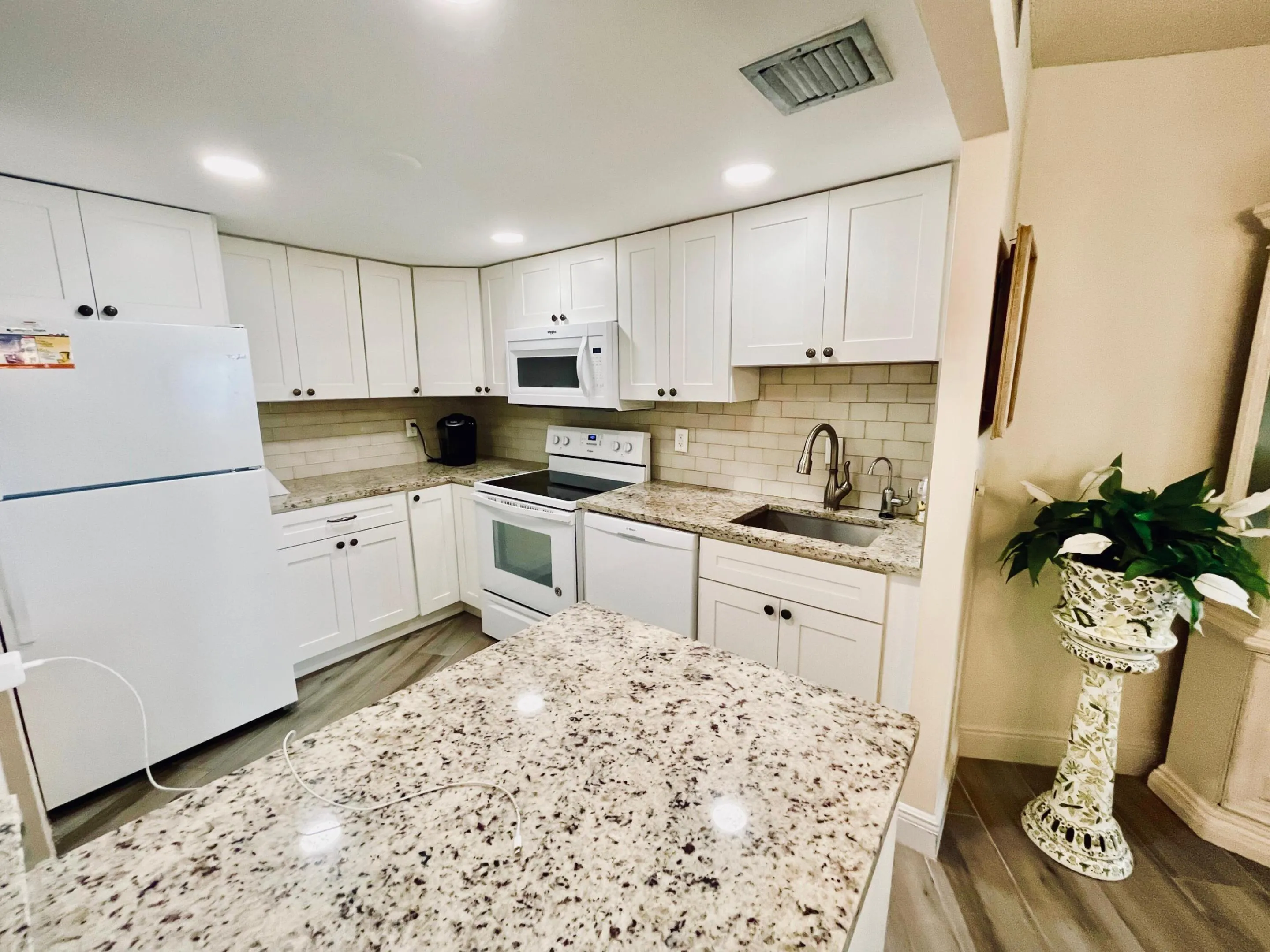 OPEN KITCHEN