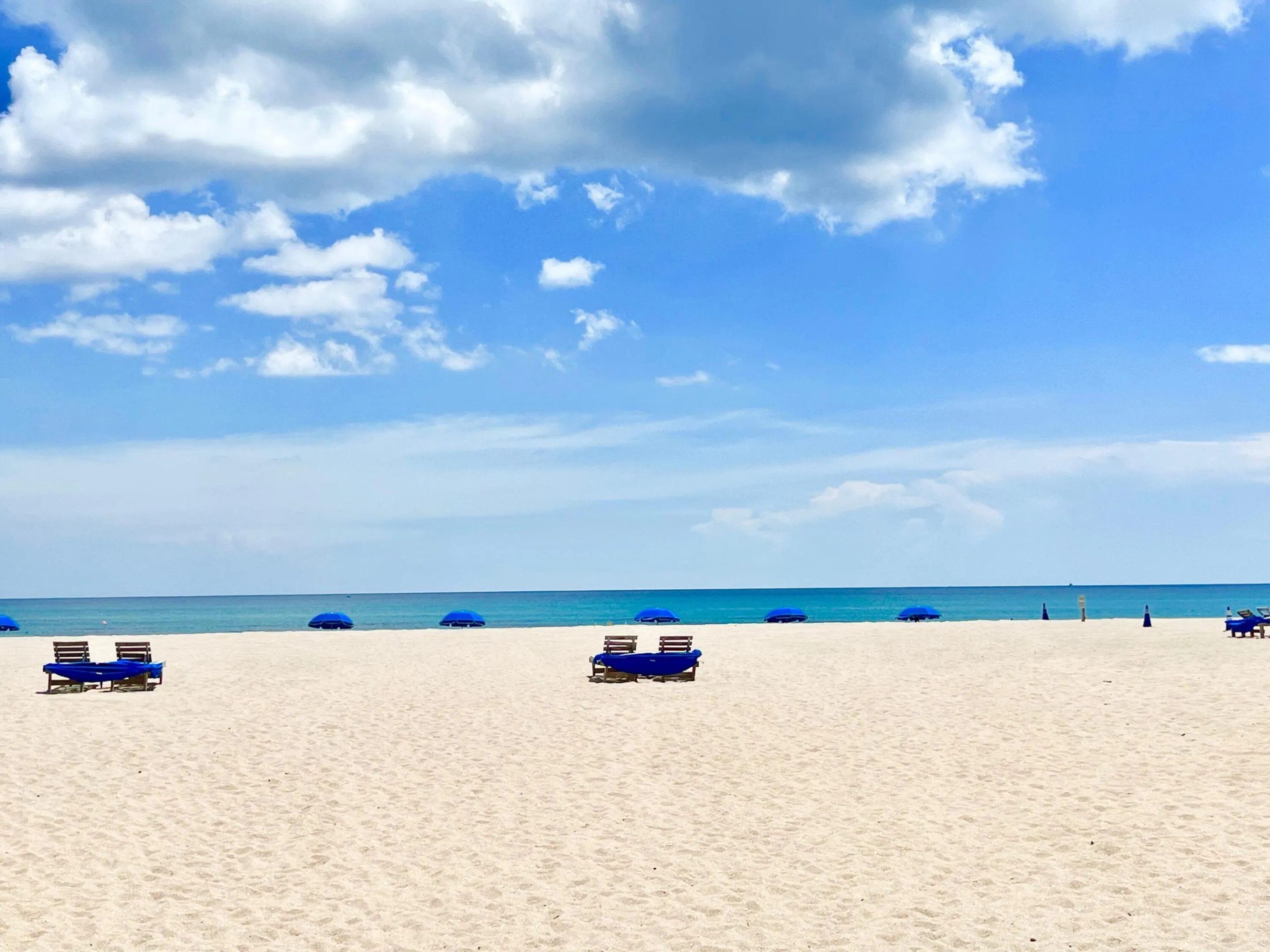 WIDE SANDY STABLE BEACHES