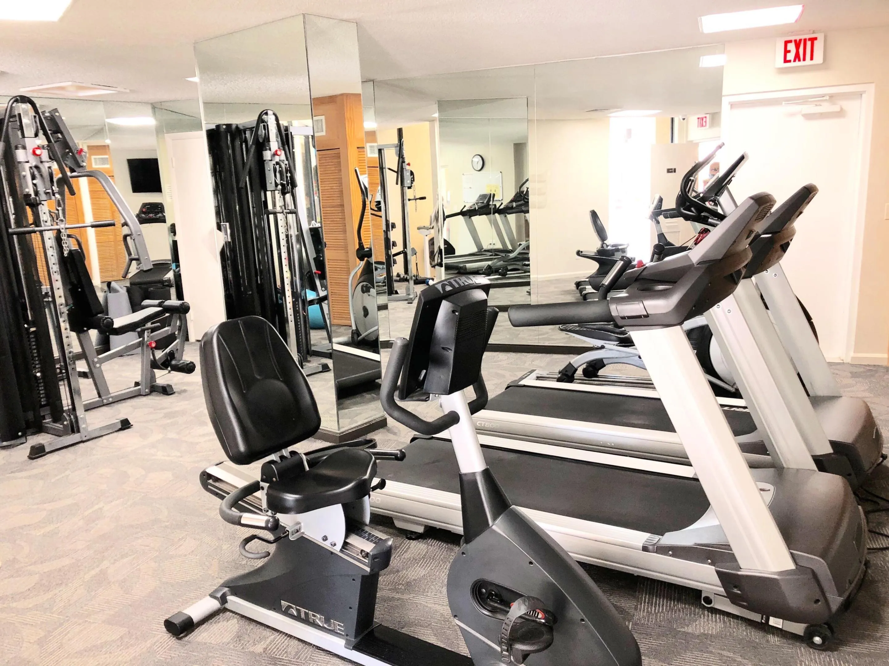 FITNESS ROOM