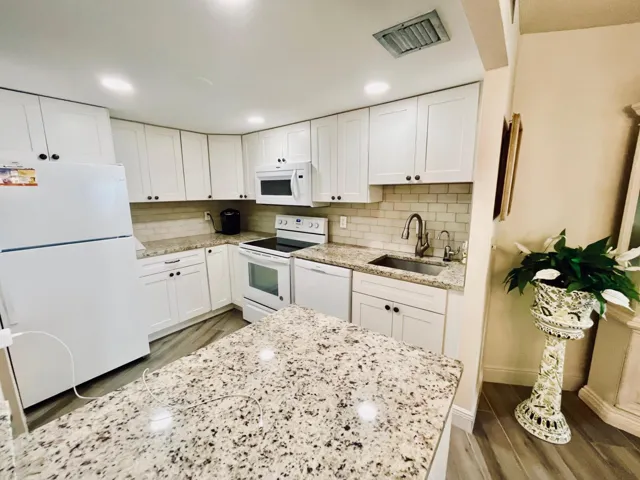 OPEN KITCHEN