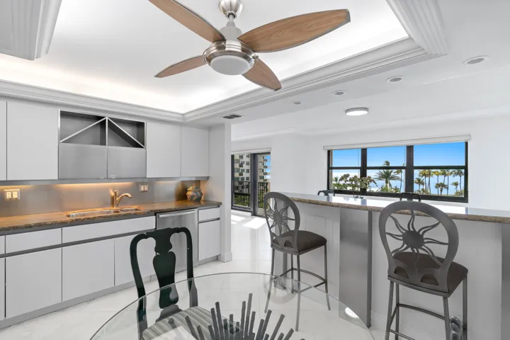 Kitchen Breakfast Area