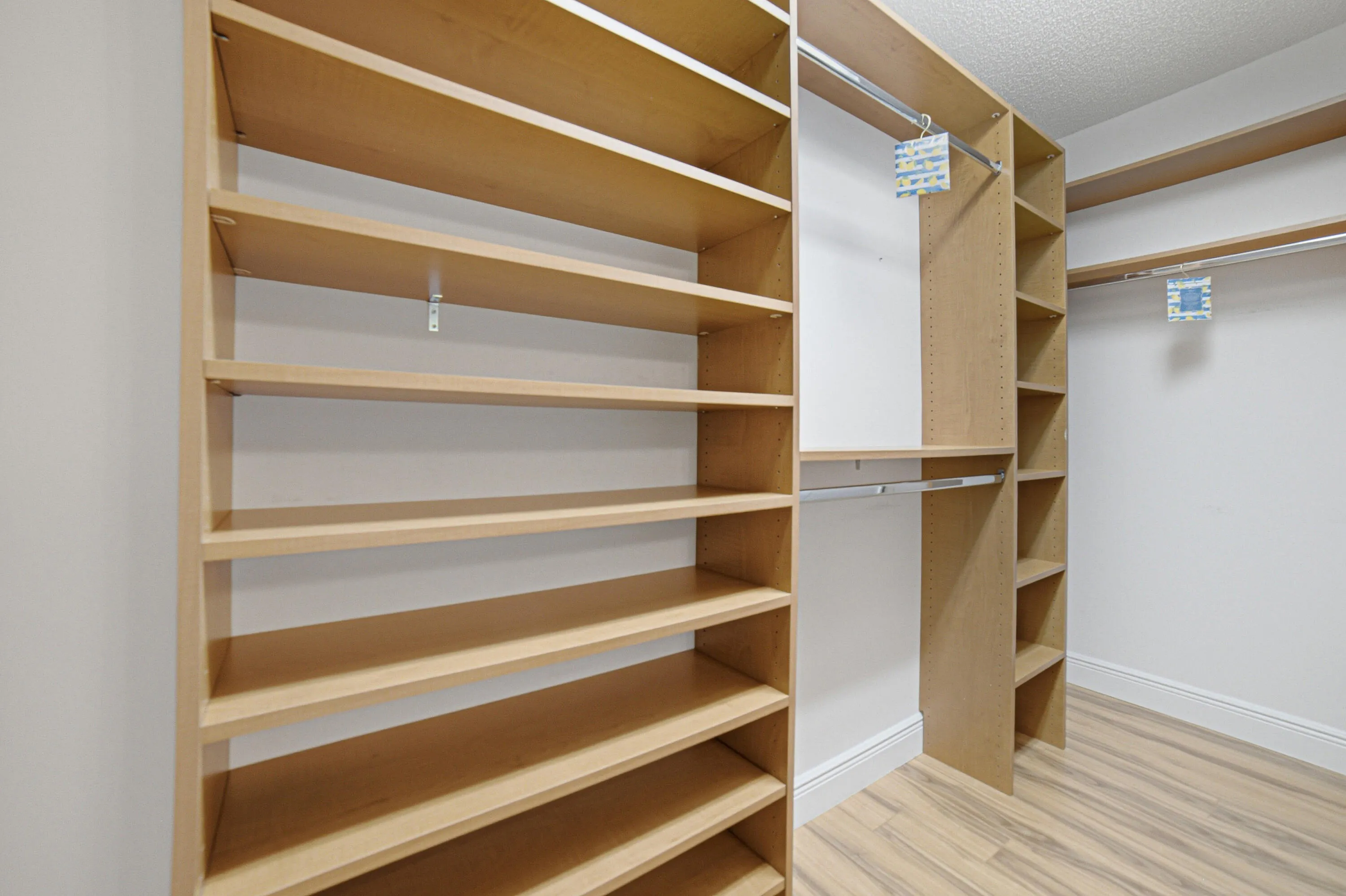 Bedroom3-Closet