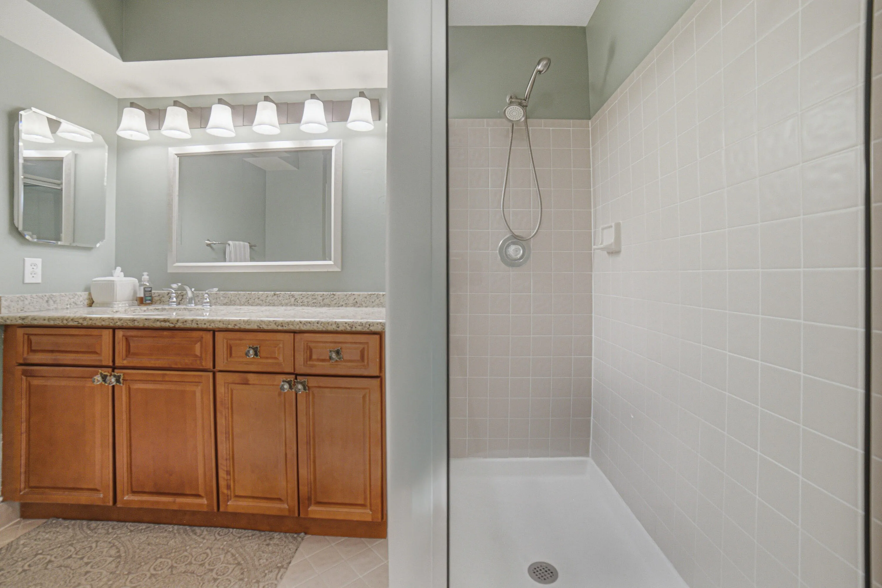 Bedroom3-Bathroom