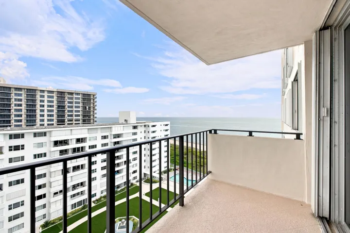 1900 S Ocean Blvd 10G_005