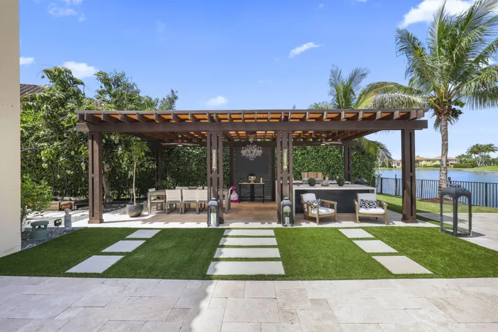 8861 Edgewater Bend - 40.jpg-vsuniqueid-