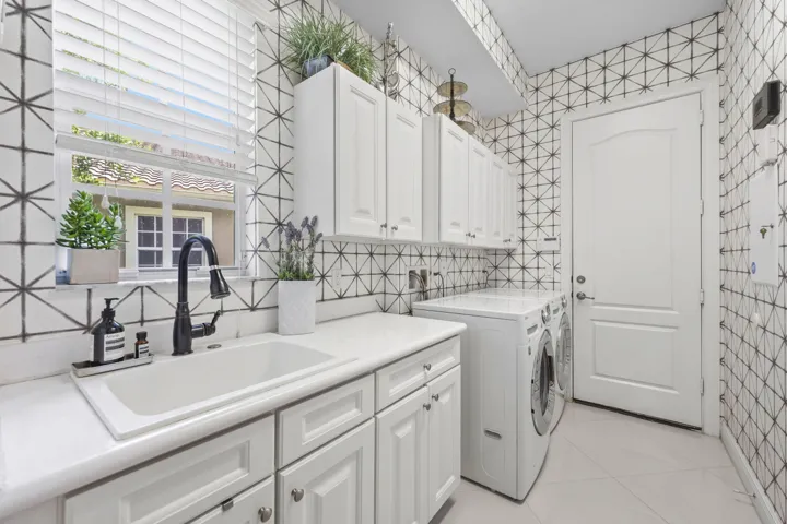 8861 Edgewater Bend - 87.jpg-vsuniqueid-