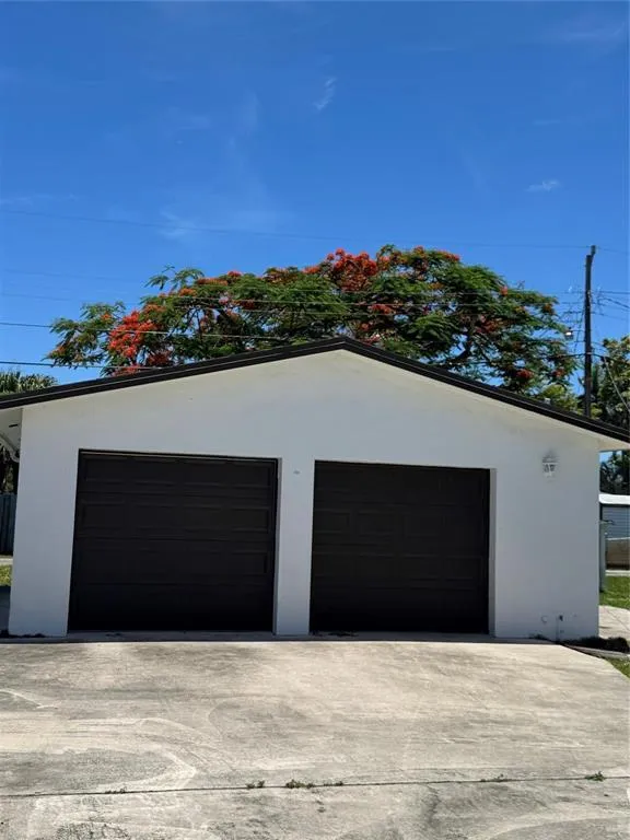925 Garage