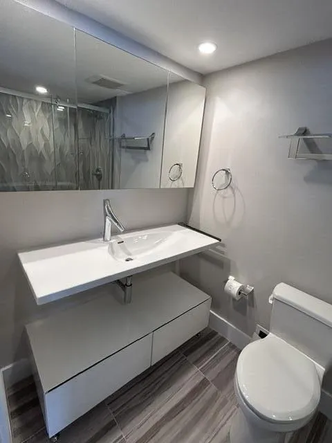 HIGH END BATH FIXTURES