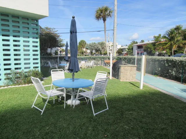 BBQ AREA / SHUFFLEBOARD