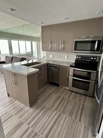 DOUBLE OVENS , ONE IS CONFECTION