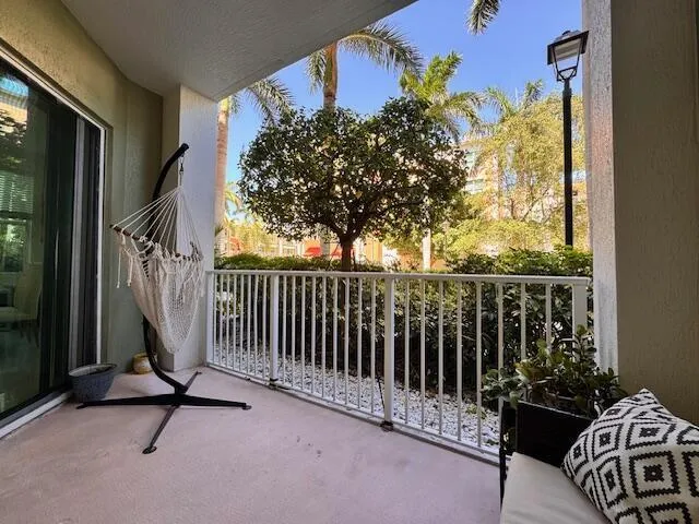 Covered Porch+