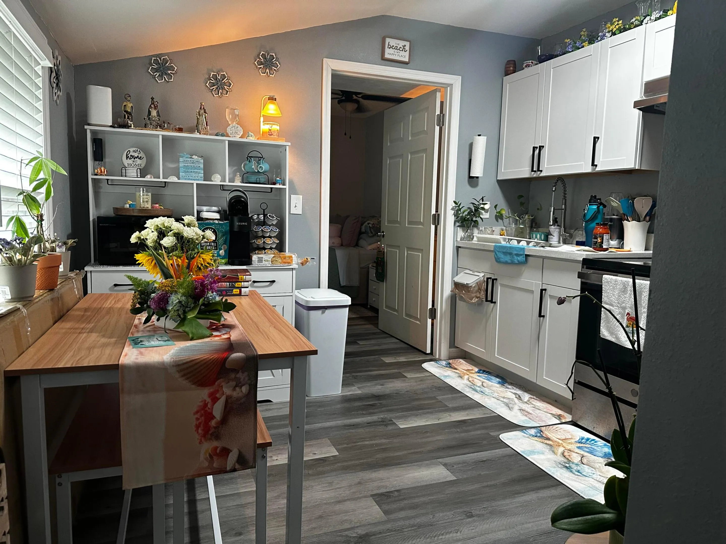 Efficiency- Eat in Kitchen