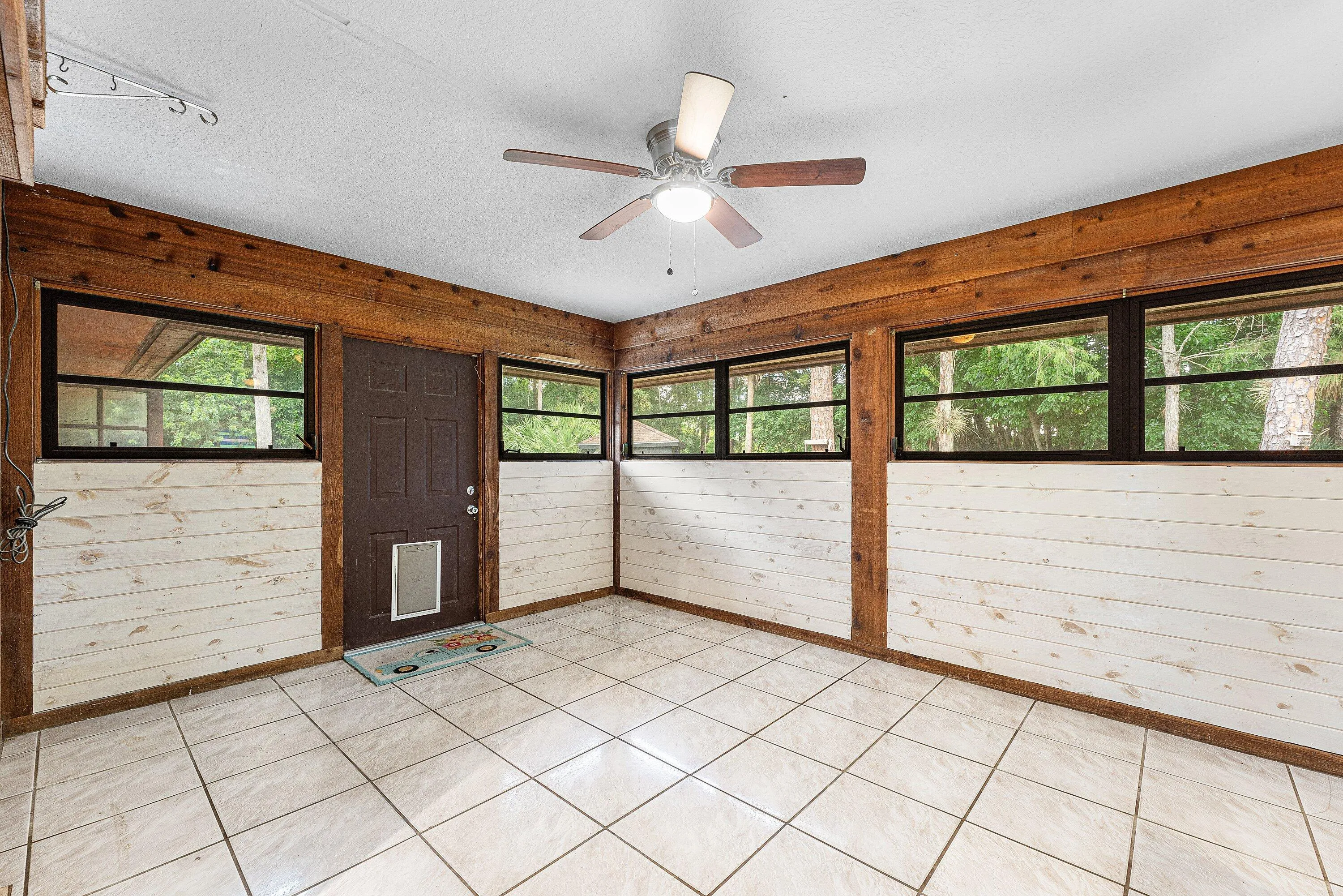 016-16355LancashireDriveEast-TheAcreage-
