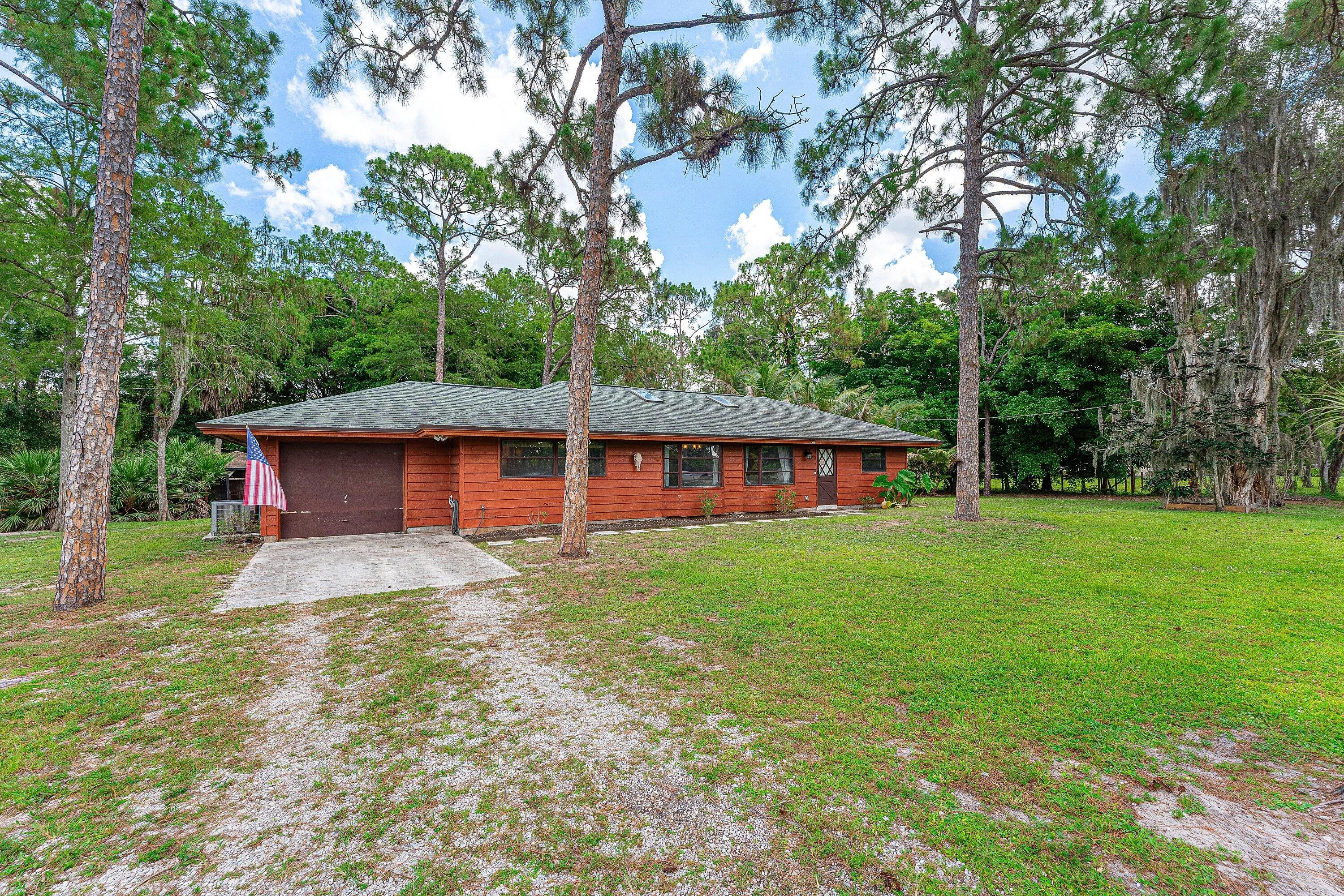 002-16355LancashireDriveEast-TheAcreage-