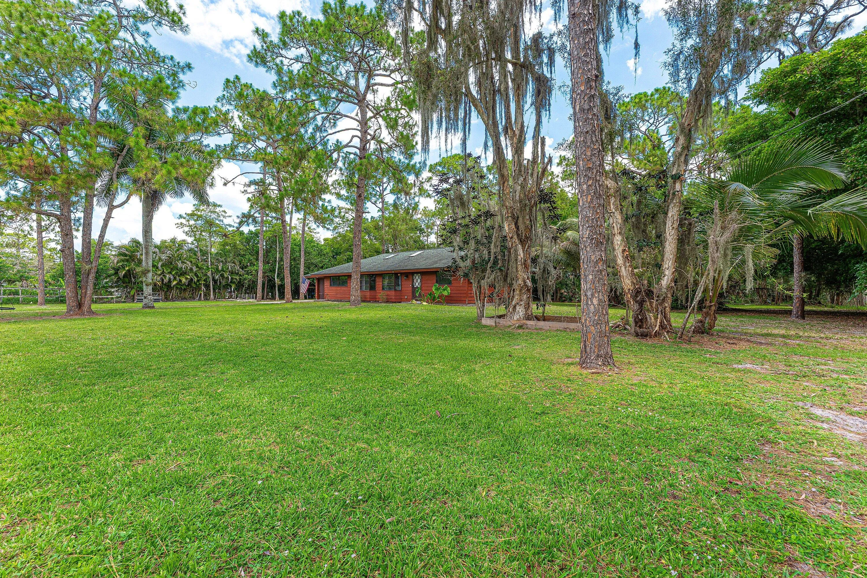 004-16355LancashireDriveEast-TheAcreage-