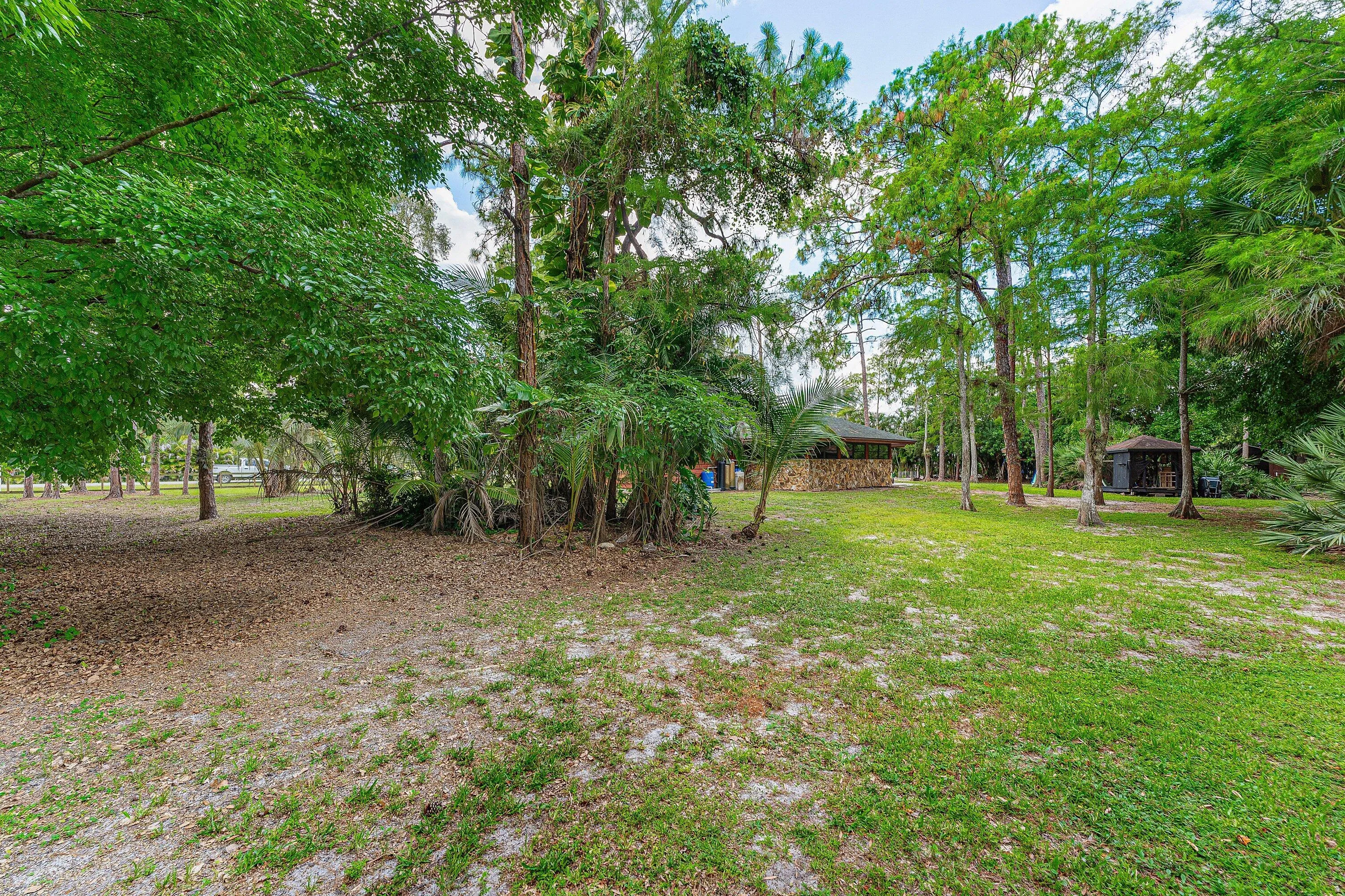 029-16355LancashireDriveEast-TheAcreage-