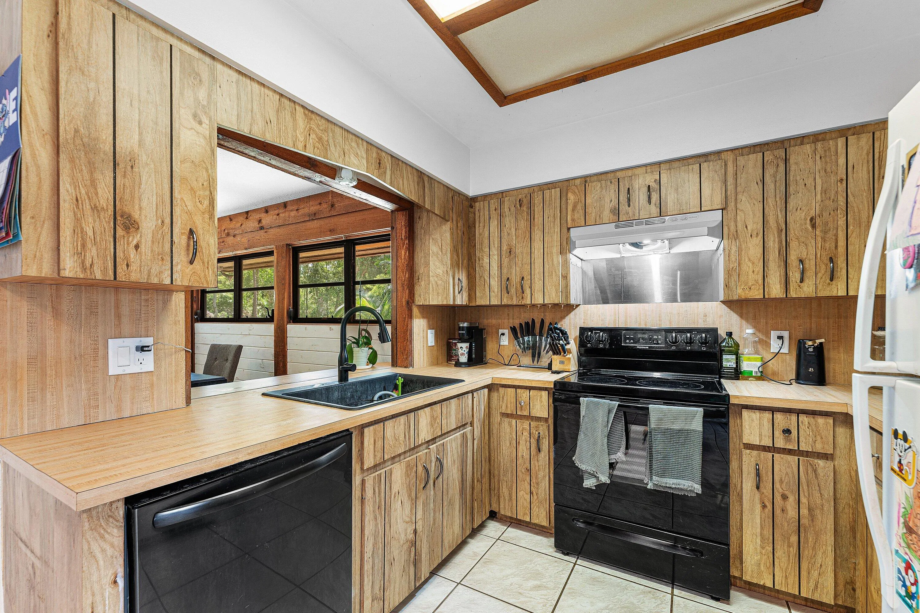 014-16355LancashireDriveEast-TheAcreage-