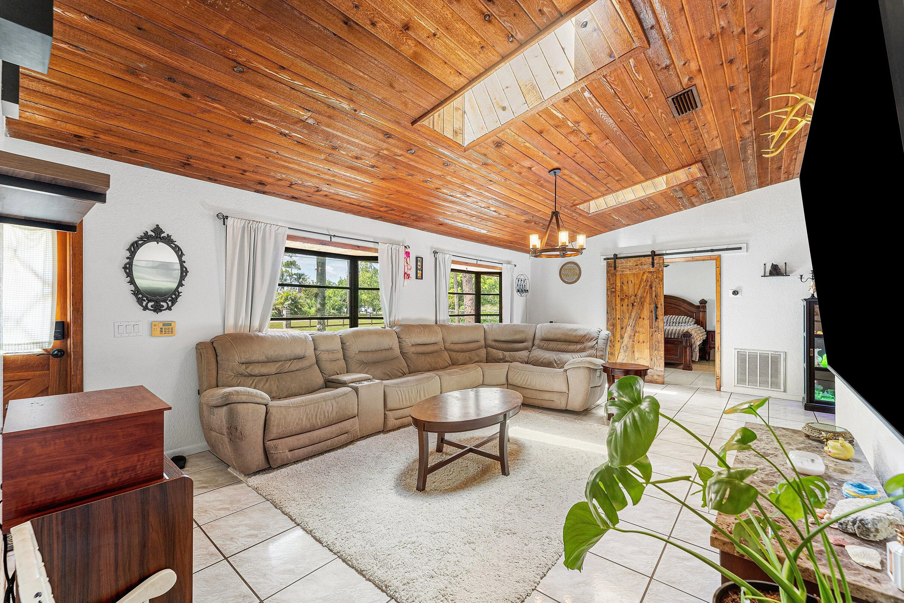 009-16355LancashireDriveEast-TheAcreage-