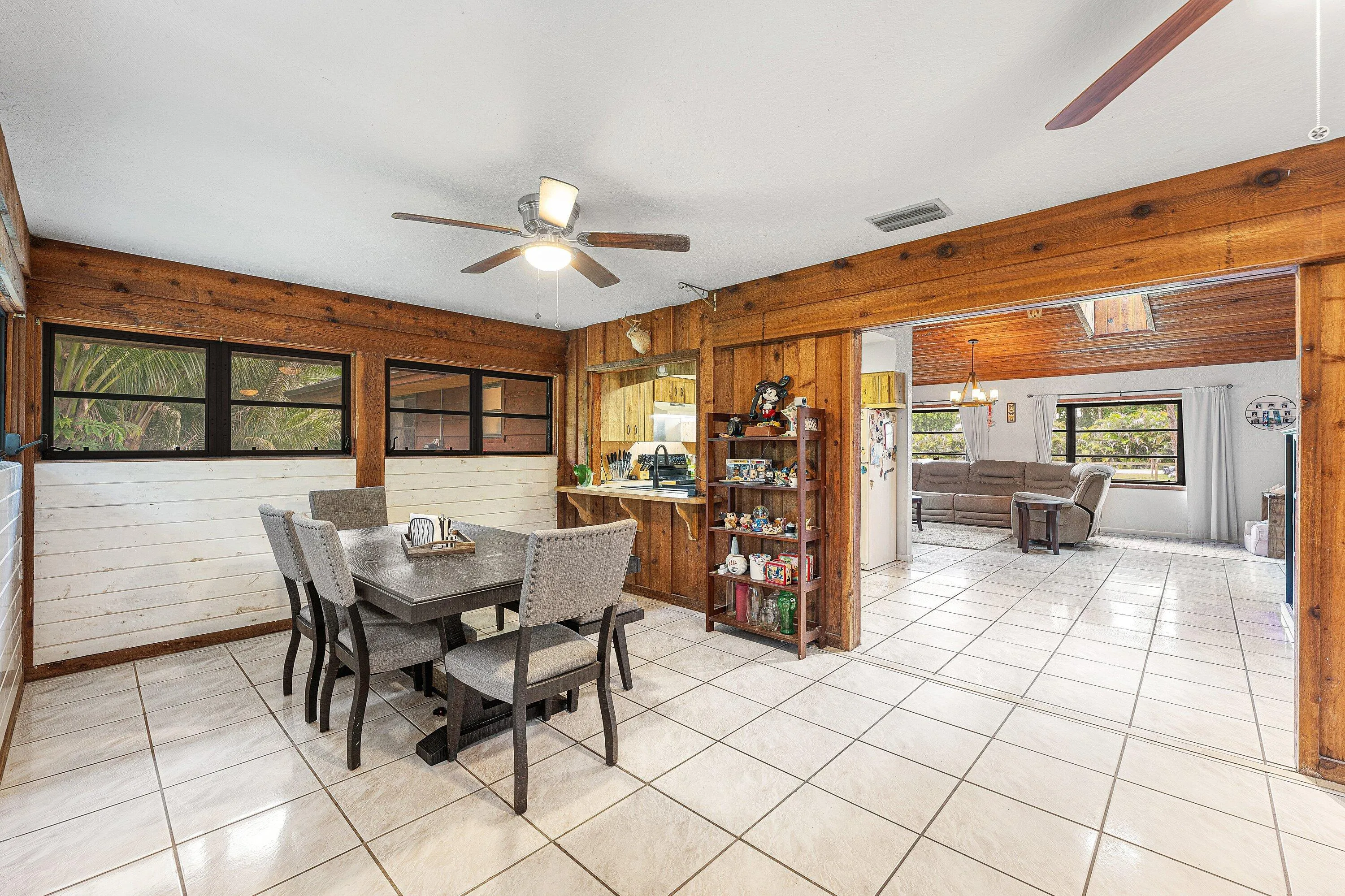 018-16355LancashireDriveEast-TheAcreage-