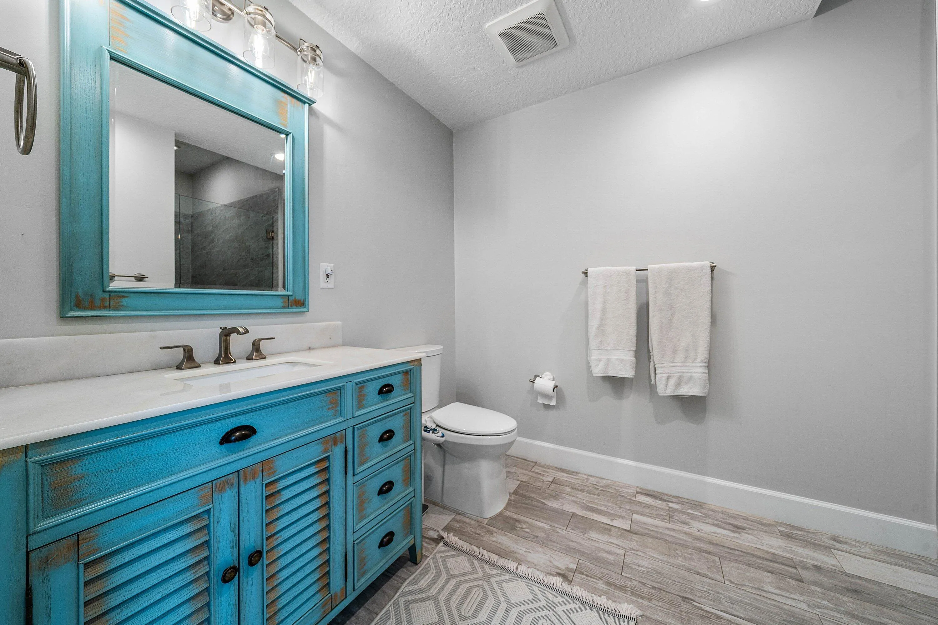 Guest Bathroom 2